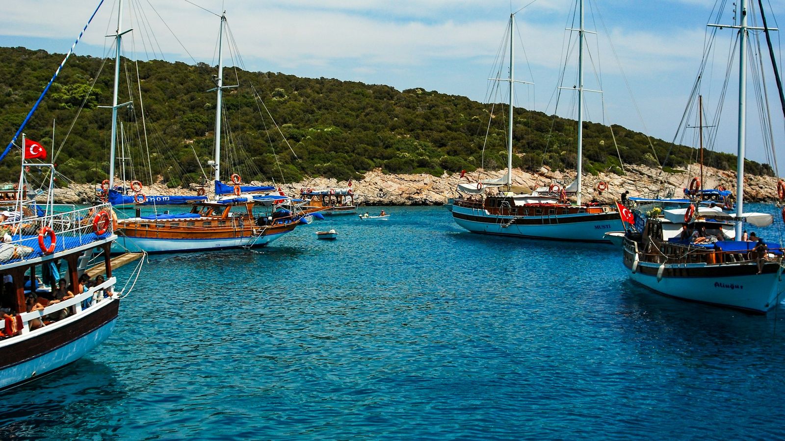 Kiralık Araçla Ege Kıyısı: İzmir’den Bodrum’a Yol Planı