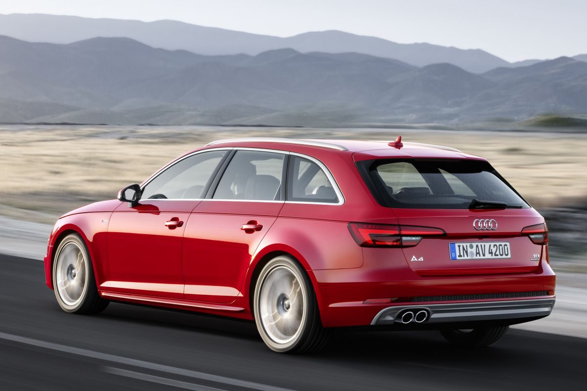 Audi A4 Avant · أحمر — الصورة 2