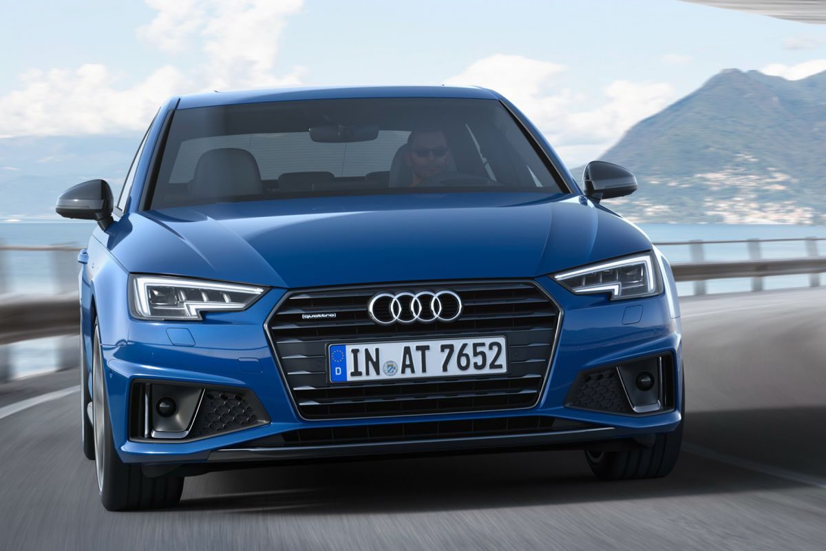 Audi A4 Sedan · أزرق — الصورة 3