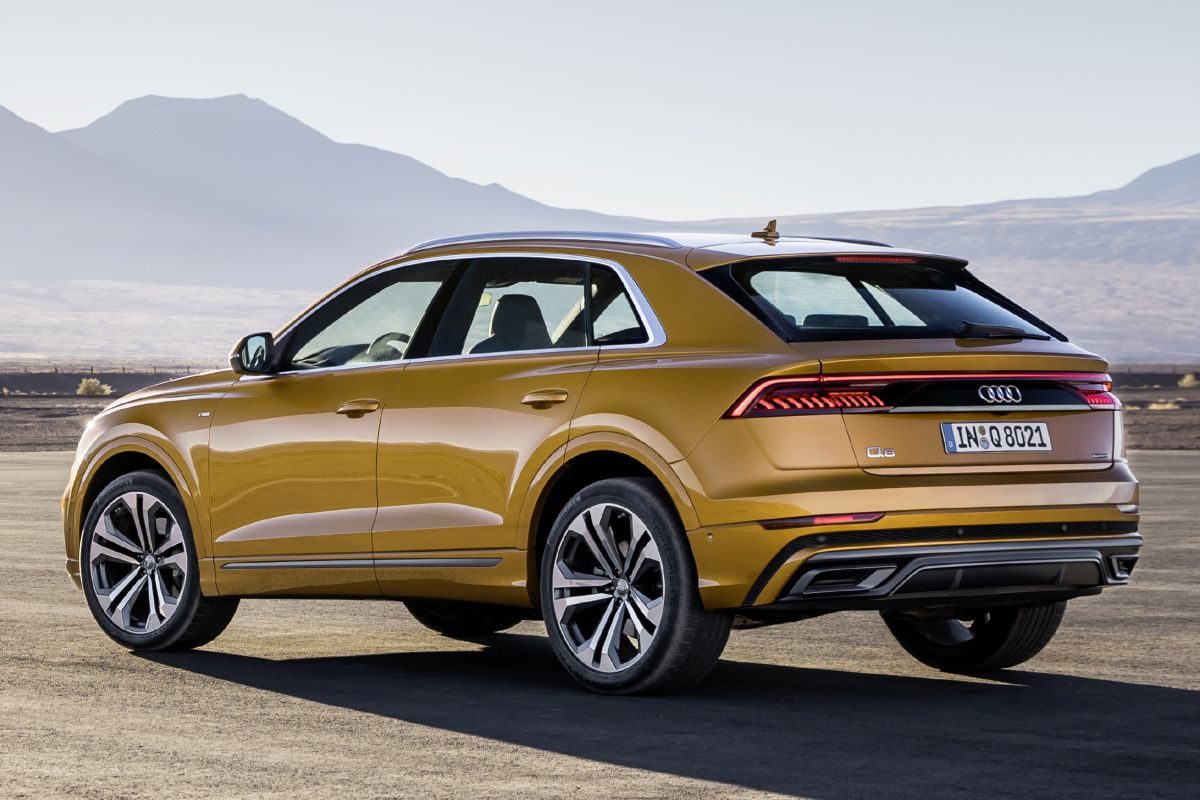Audi Q8 · ذهبي — الصورة 4