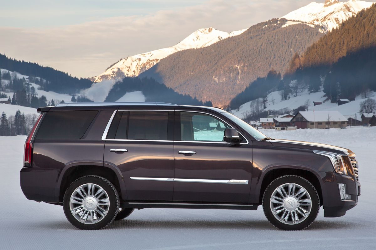 Cadillac Escalade · بني — الصورة 2