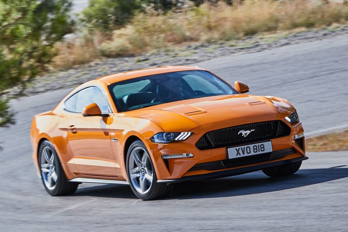 Ford Mustang Fastback · Turuncu — görsel 4