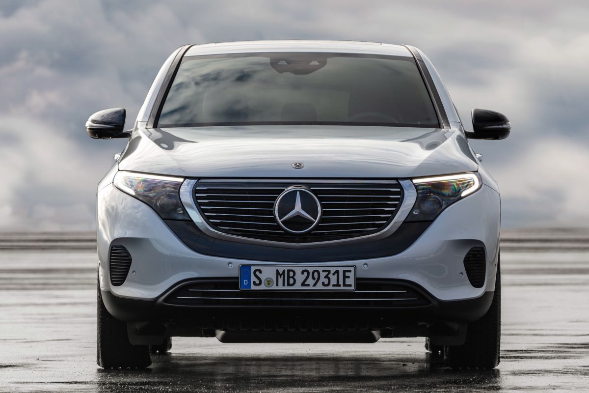 Mercedes-Benz EQC · Gümüş — görsel 2